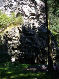 Cvičné horolezecké skály pod přehradou