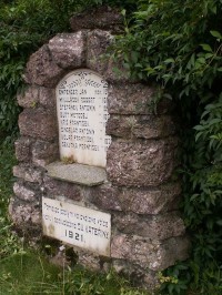 Pomník padlým pod kostelem