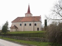 Kostel sv. Vavřince: První zmínky o farním kostelu pocházejí ze 13. století, dnešní podobu získal na konci století osmnáctého.