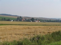 Větřkovice, pohled na obec z cesty na Lesní Albrechtice