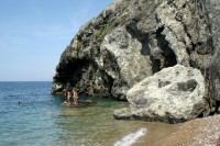 Elba - Spiaggia delle Viste - balvan a jeskyně