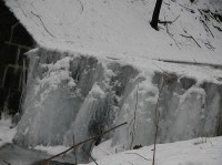 po cestě z Veřovic k vrcholu - zamrzlý potok