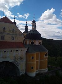 baroková kaplnka a krásna obloha