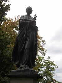 socha Boženy Němcové
