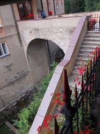 schodište, kamenný most vedúci k zámku