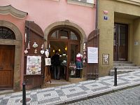 pohľad na malý obchodík s perníkami na Zámeckej ulici