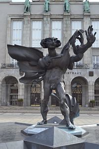 socha Ikara - tretia najväčšia bronzová socha v Čechách