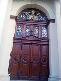 krásne drevené dvera
