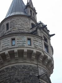 veža s balkónom
