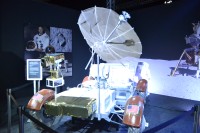lunárne vozidlo, na akom sa po mesiaci prepravovali členovia posádok Apollo XV, XVI a XVII