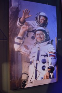 panel venovaný prvému československému kozmonautovi Vladimírovi Remkovi