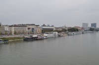 pohľad z mosta na nábrežie Dunaja - Staré mesto