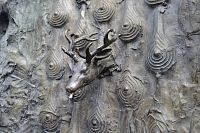 detail sochy - hlava jeleňa, spätá s legendou o svätom Juliánovi