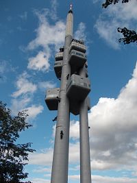 Žižkovská televízna veža postavená v rokoch 1985 - 1992
