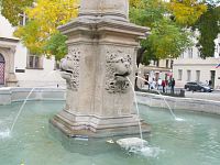 dolná časť podstavca sochy - fontánka