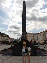 obelisk na pamiatku vojakov Červenej a Rumunskej armády