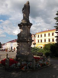 socha sv. Floriana na barokovom podstavci