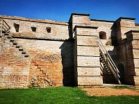 hradný múr a veže