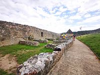 múry okolo Trenčianskeho hradu