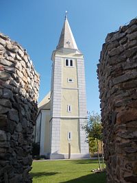 kostol sv. Anny s opevnením