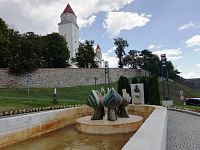 pohľad na Námestie Alexandra Dubčeka a časť Bratislavského hradu - leto 2021