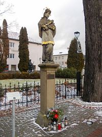 Turzovka - sv. Ján Nepomucký a reliéfy v lipe