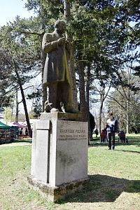 pamätník Františka polívky, tiež od Juliusa Pelikána