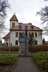 pomník T.G.Masaryka pri kostole