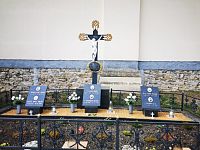 pomníky u kostola