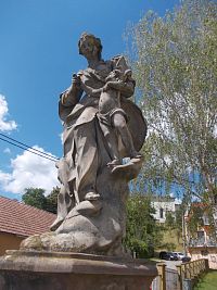 socha Panny Marie so stojacím Ježišom z roku 1750