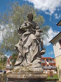 socha Panny Marie s Ježiškom od neskorobarokového sochára Josefa Winterhaltera