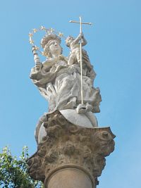 socha na vrchole stĺpa