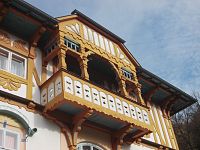 zaujímavý drevený balkón