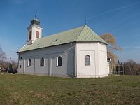 kostol so vstavanou vežou a polygonálnym uzáver presbytéria
