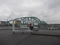 Komárno - Komárom - dva mosty - menší sklápací na Alžbetin ostrov a väčší cez Dunaj - Alžbetin most