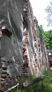 opäť múry kláštora