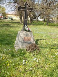 Palárikovo - Pamätník Aloisa Károlyiho