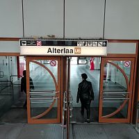 vchádzame na stanicu metra U6 Alterlaa
