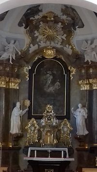hlavný oltár s oltárnym obrazom z roku 1771