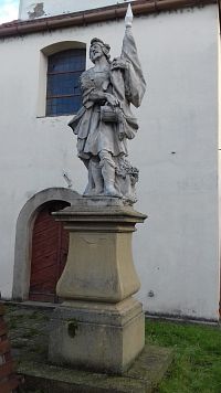 socha sv. Floriána pred kostolom