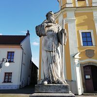 socha pred kostolom sv. Bartolomeja