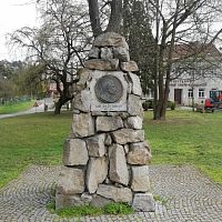 kamenný pomník Karla Havlíčka Borovského