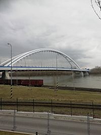 oblúkový most cez Dunaj