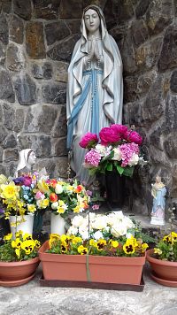 soška Panny Márie a Bernadety