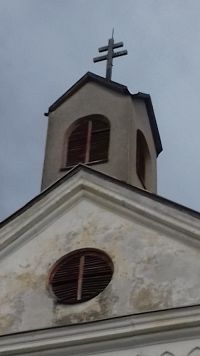 vežička kaplnky s dvojitým krížom