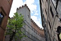 palác Chigi-Saraciny Taliansko - Toskánsko - Siena - Palác Chigi-Saracini (Palazzo Chigi-Saracini)
