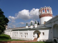Opevnění kláštera s hlídkovou věží