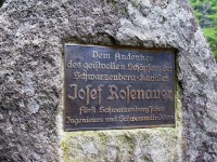 Nápis na pomníku je v němčině