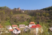hrad Svojanov s obcí v podhradí