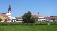 Zámek a kostel. Uherský Ostroh